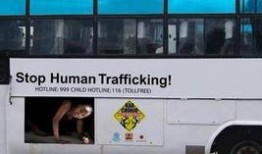 爆料时间公交车广告视频